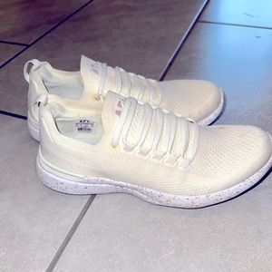 APL Techloom Sneakers - Cream/speckled SZ 6.5 women’s